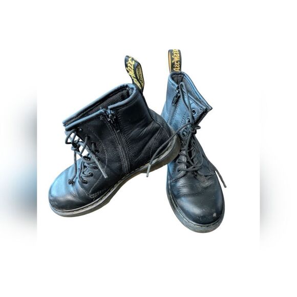 Dr. Martens Black Boots with Lace-Up Front and Padded Ankle - Picture 2 of 6